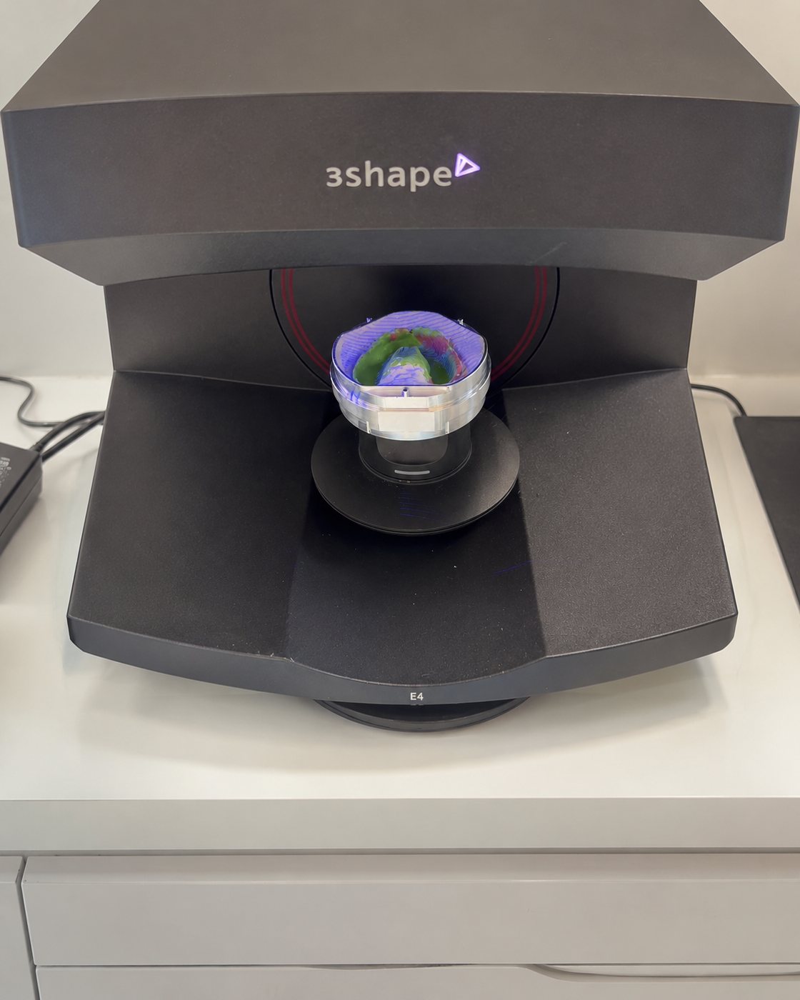 LabPilot flask in a 3Shape E4 scanner during scanning